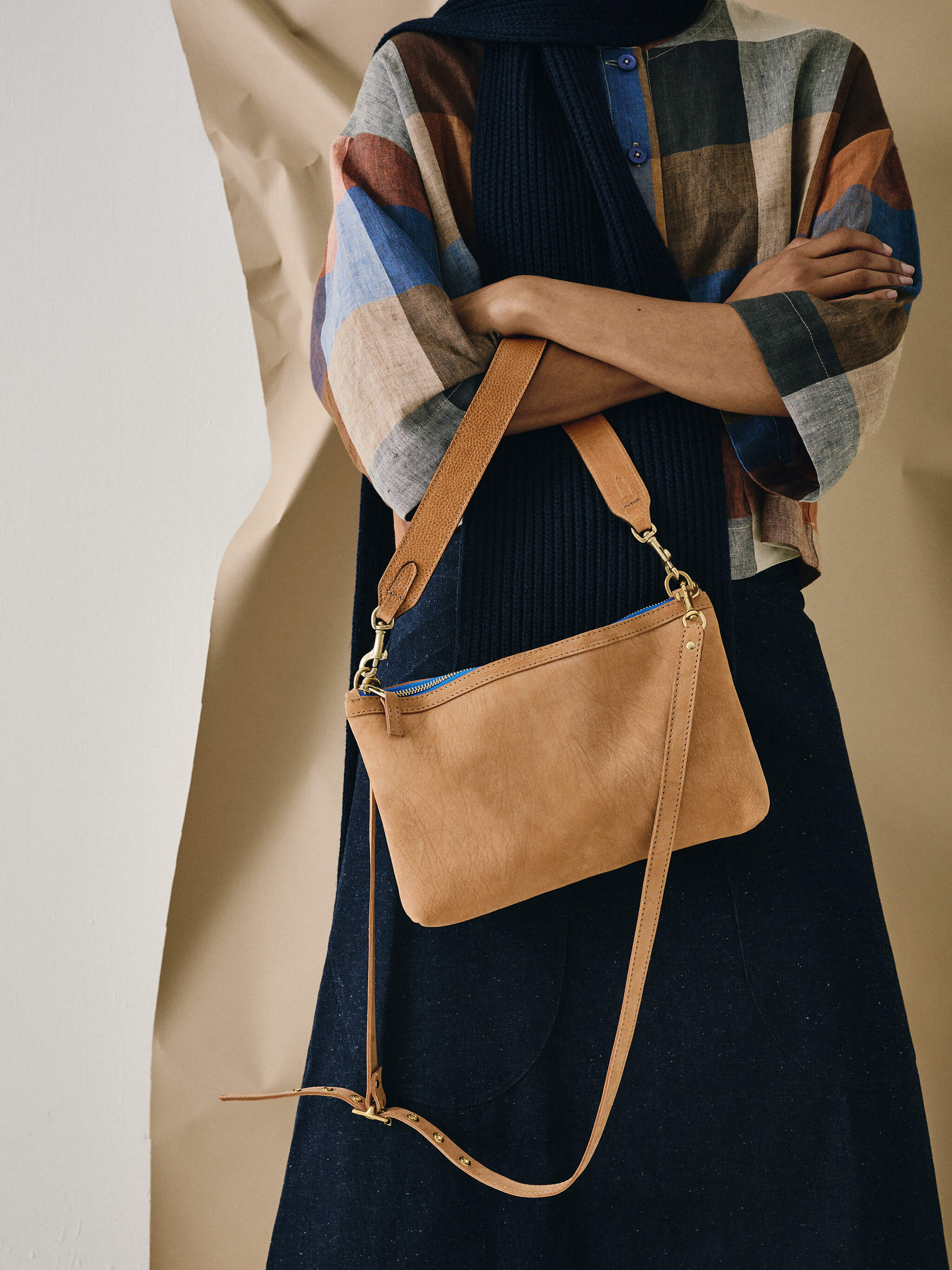 Peter Crossbody Bag in Nubuck - Cinnamon/Cerulean Blue