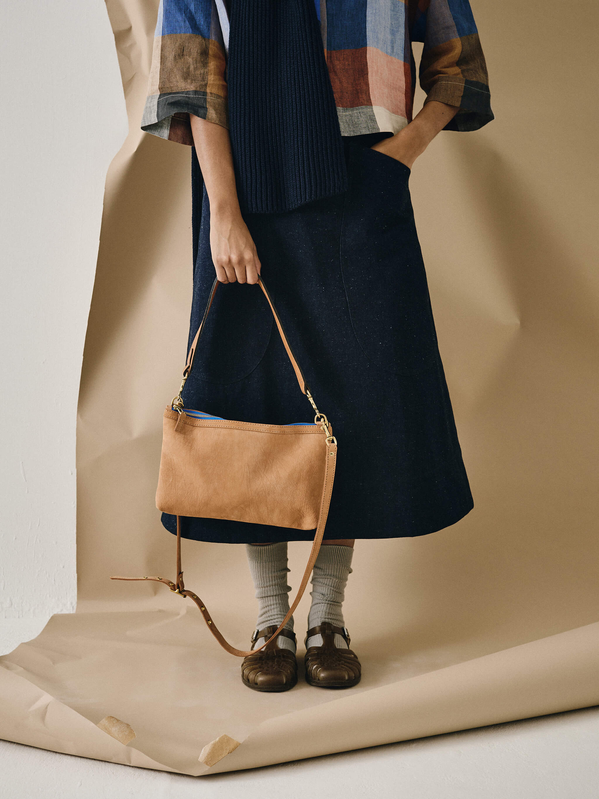 Peter Crossbody Bag in Nubuck - Cinnamon/Cerulean Blue