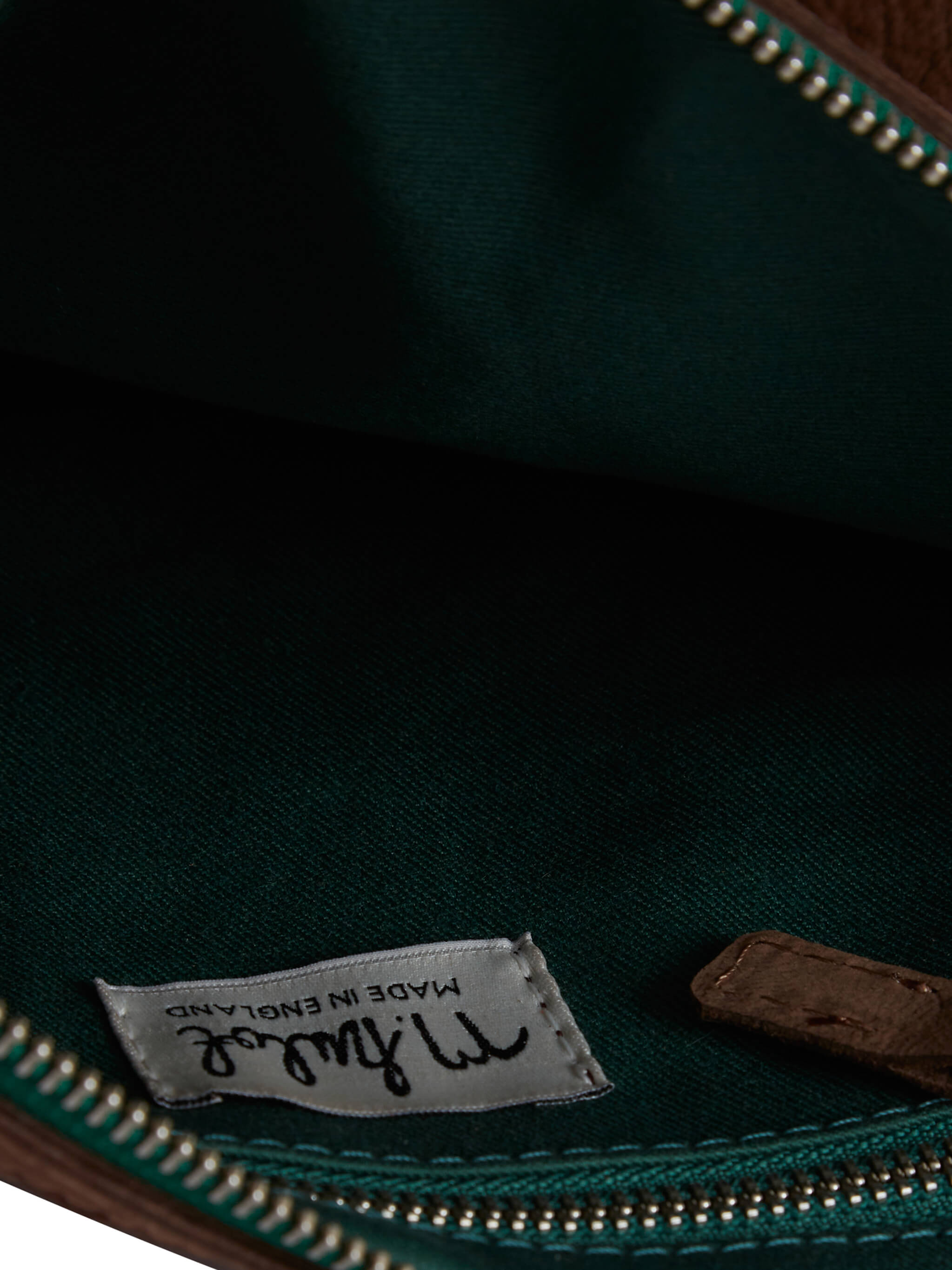 Peter Crossbody Bag in Nubuck - Bitter Chocolate/Emerald