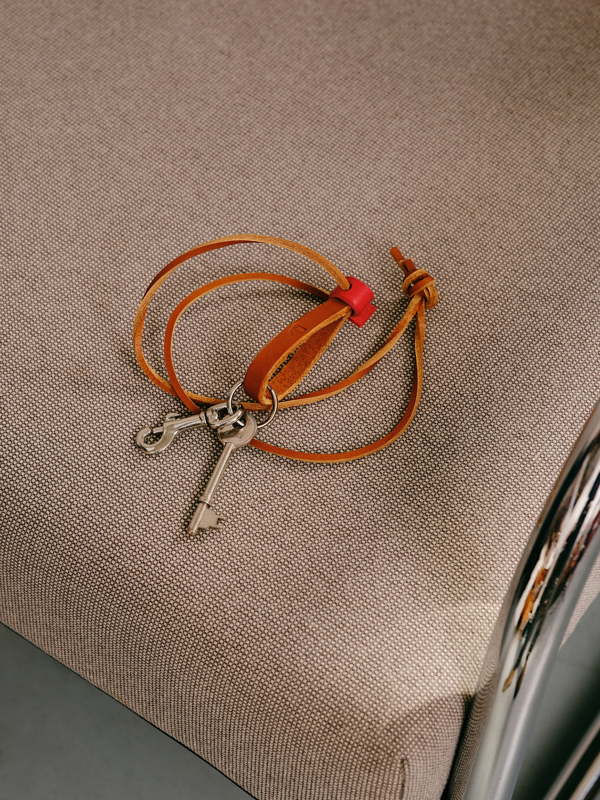 Mishk Lanyard - Tan/Red